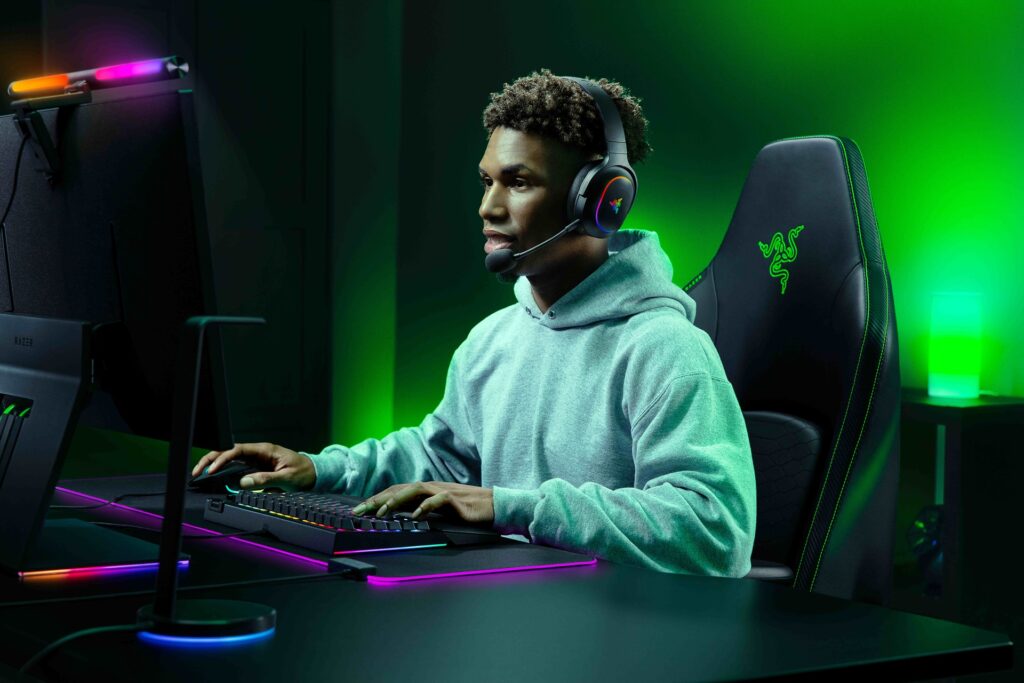 Razer Barracuda X Chroma - Razer(TM) SmartSwitch Dual Wireless　使用イメージ