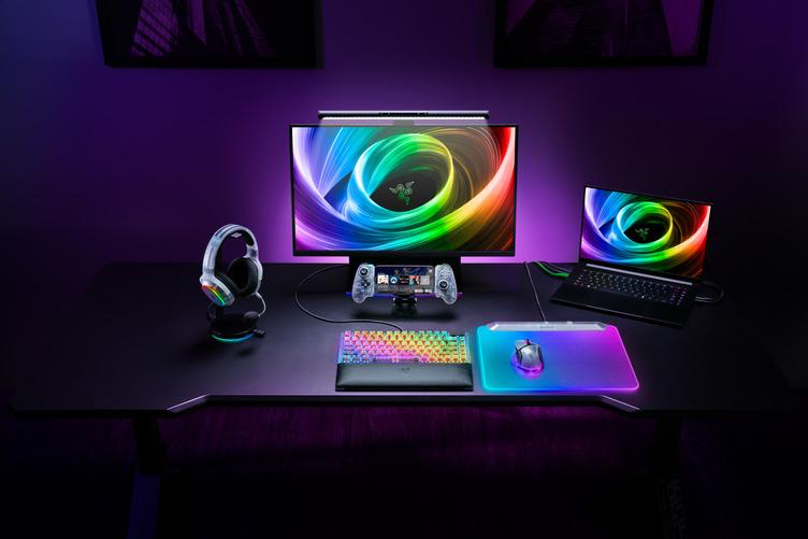 Phantom White Collection — レトロな魅力と次世代のパフォーマンスが、半透明の輝きの中で出会う。