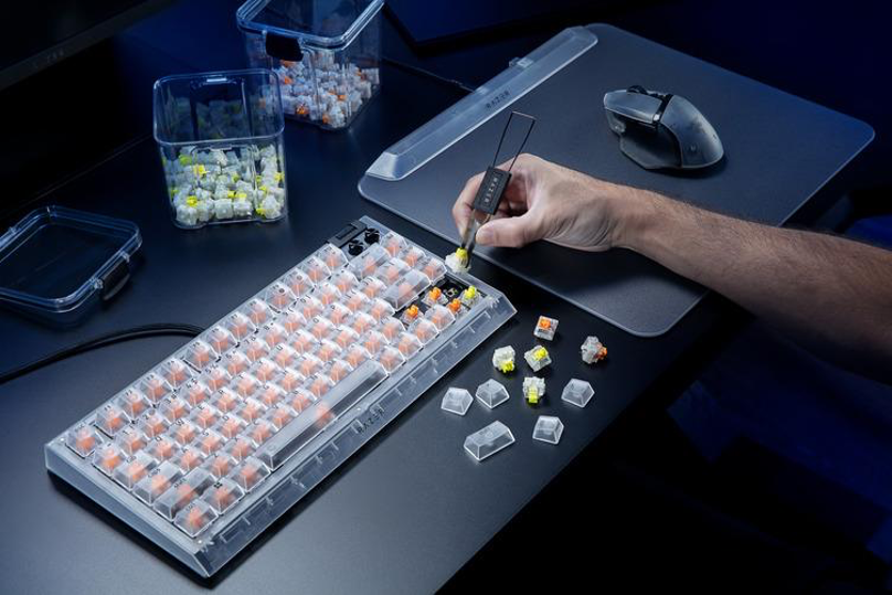 すべてのディテールに意味がある。キーキャップから内部構造の層に至るまで、あらゆる要素を磨き上げ、視覚的な調和、正確な操作感、そして鮮やかなRGBイルミネーションを実現しています。