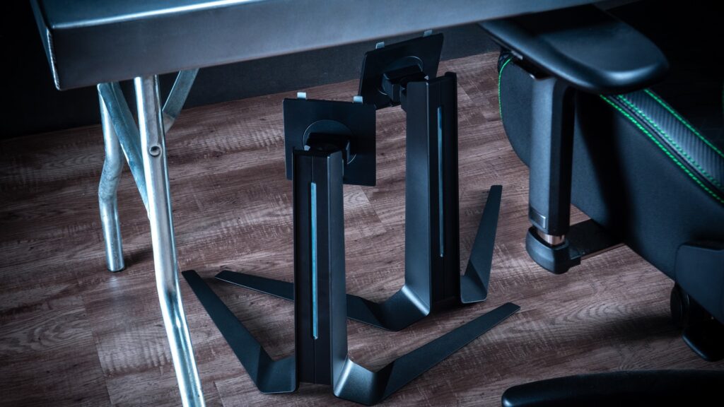 デスク下に保管されたスタンド イメージ