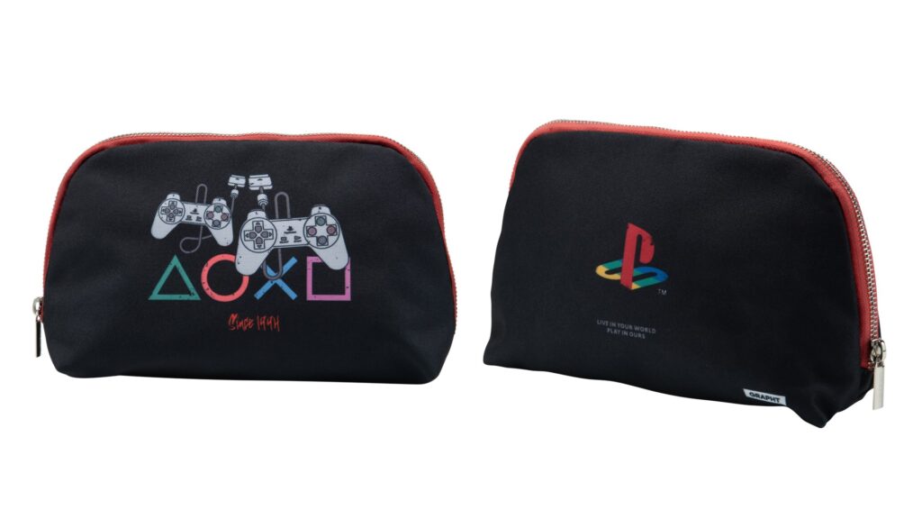 Heritage トラベルポーチ / PlayStation™（ホワイト / ブラック）各2,200円