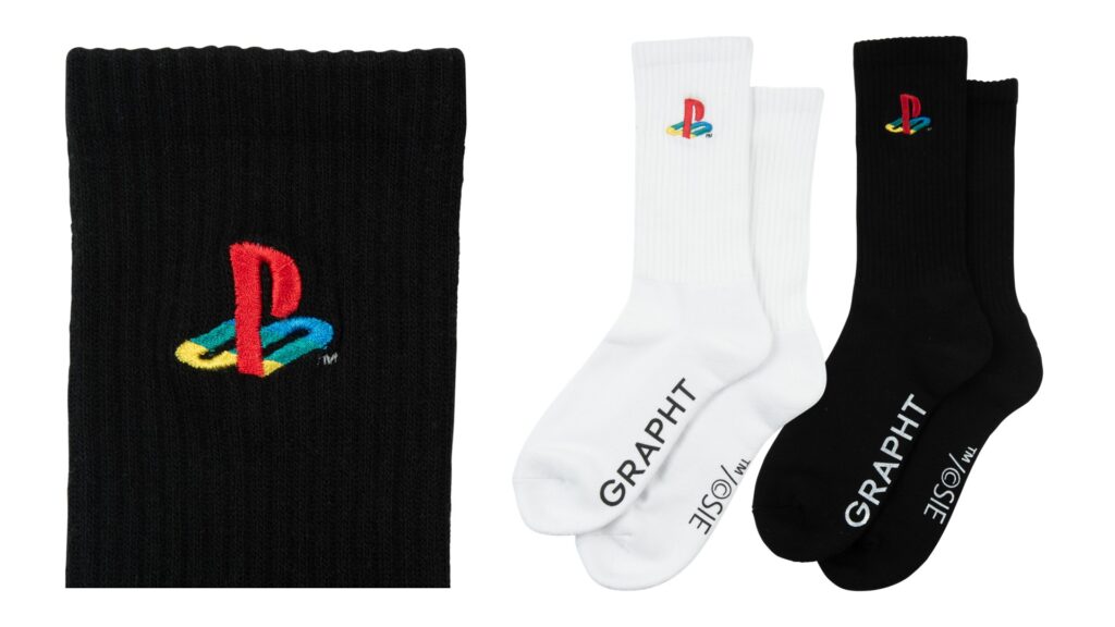 Heritage 刺繍ソックス / PlayStation™（ホワイト / ブラック、サイズFREE 推奨25-27cm 許容23-28cm）各2,200円
