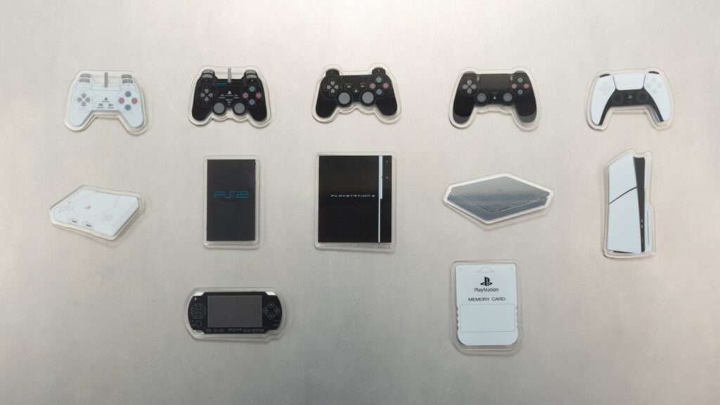 『アクリルバッジ / PlayStation™』全12種 各880円（税込）、
BOX10,560円（税込）